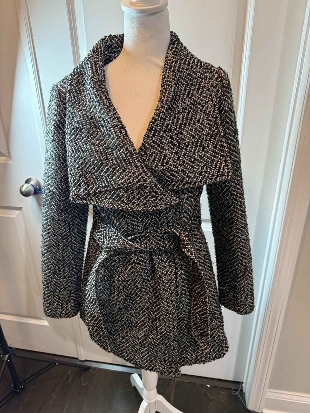 Jessica Simpson Tweed Wrap Coat XS Black White Belted Shawl Collar